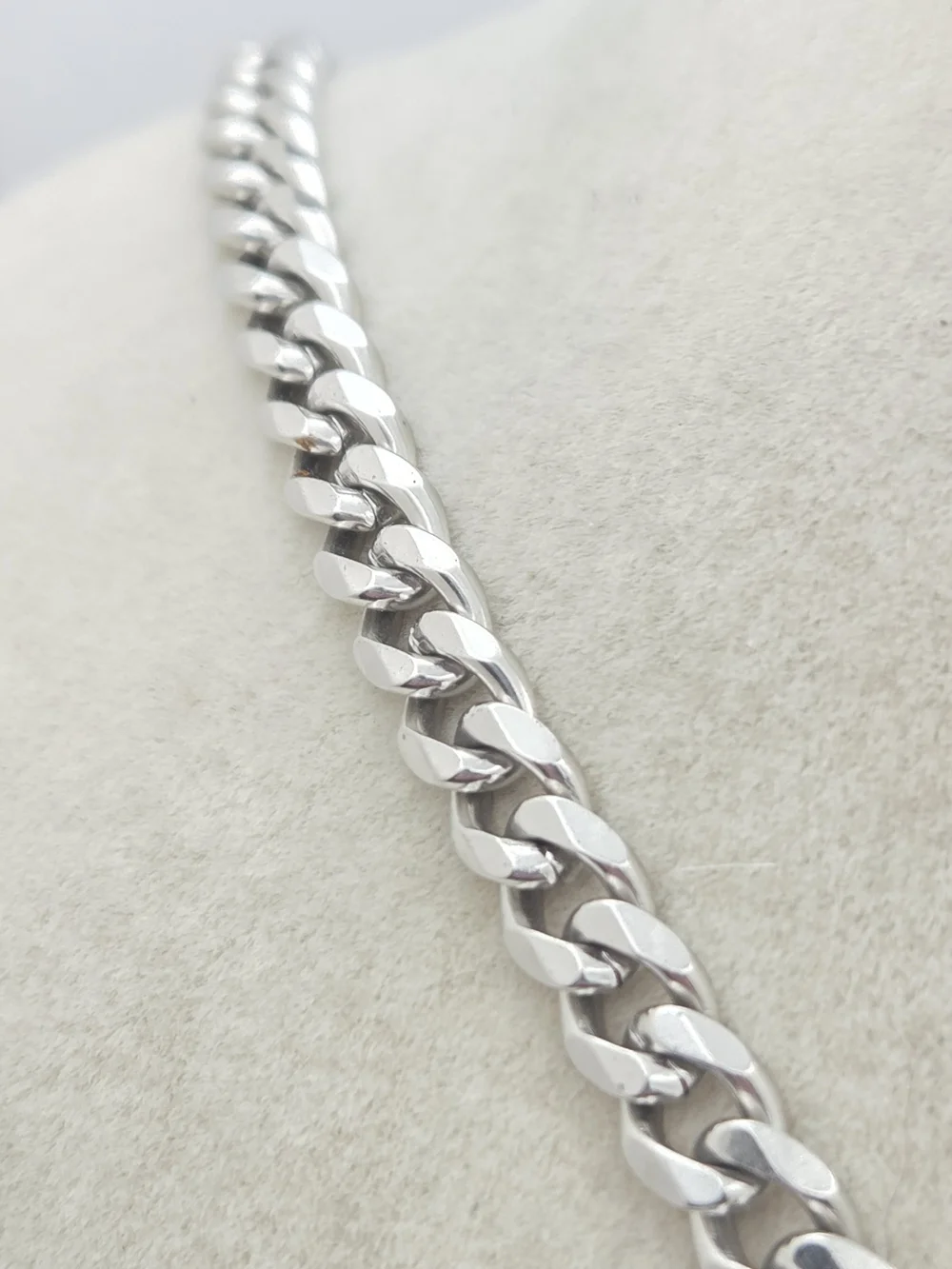 Silver Tone Openwork Floral Mandalla Pendant Necklace Rhinestone Accent 18